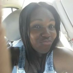 Meet your Posher, Adrianne